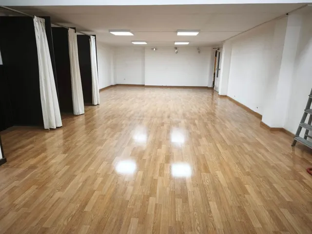 LOCAL COMERCIAL MUY CENTRICO TOTALMENTE ACONDICIONADO DE 200 - foto 5