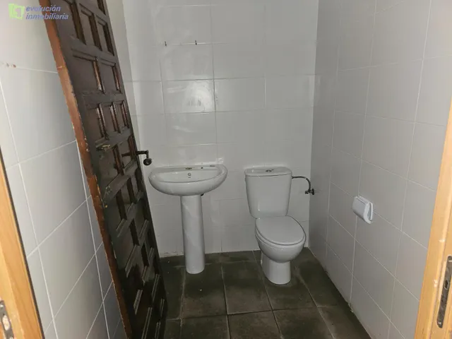 Venta de local en calle las calzadas — 10