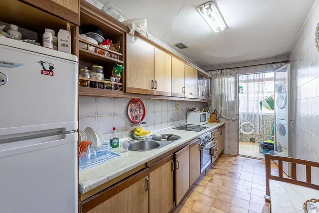 Traumatología (zona). Piso 4 dormitorios, 2 baños. Calefacción central. Plaza de aparcamiento y trastero. — 17