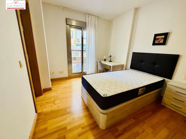 VIVIENDA 2 DORMITORIOS GARAJE Y TRASTERO CERCA DEL CENTRO — 27