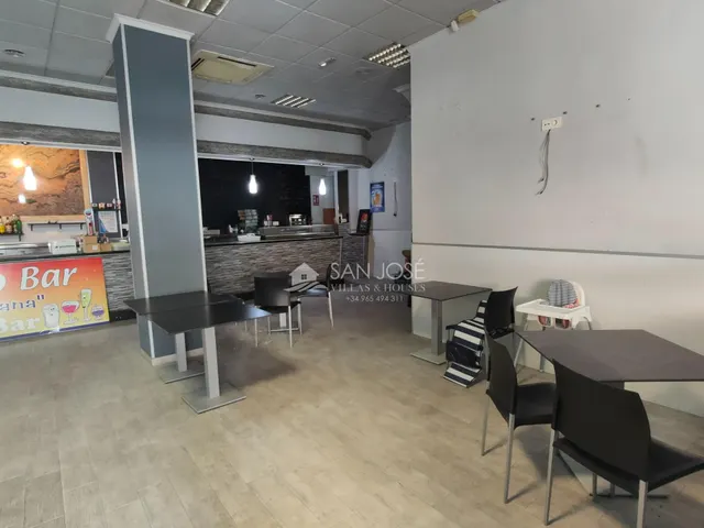 SE VENDE LOCAL CON CAFETERIA-BAR MONTADO CON LICENCIA EN BUENA ZONA DE NOVELDA — 23