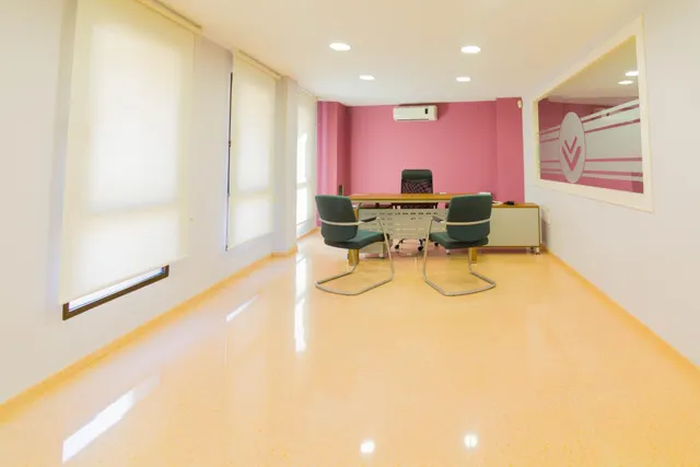 AMPLIO LOCAL COMERCIAL EN ALQUILER EN ORIHUELA. — 12