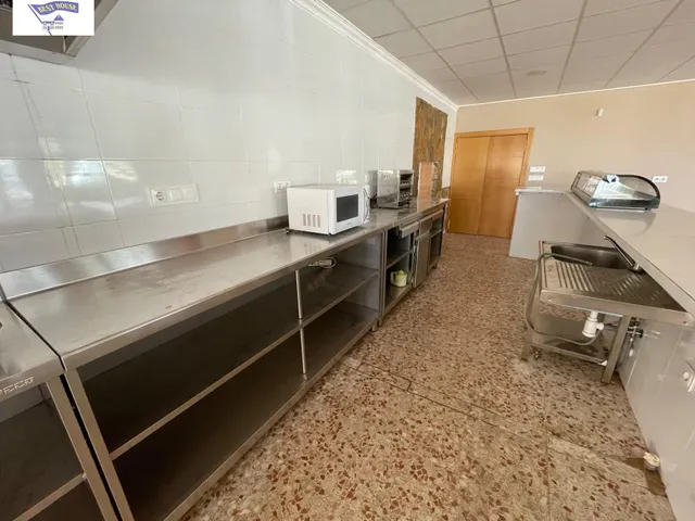 RESTAURANTE CON GRAN POTENCIAL — 17