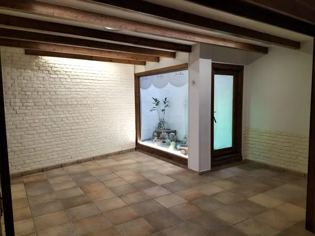 EN VENTA LOCAL COMERCIAL CON INQUILINOS — 14