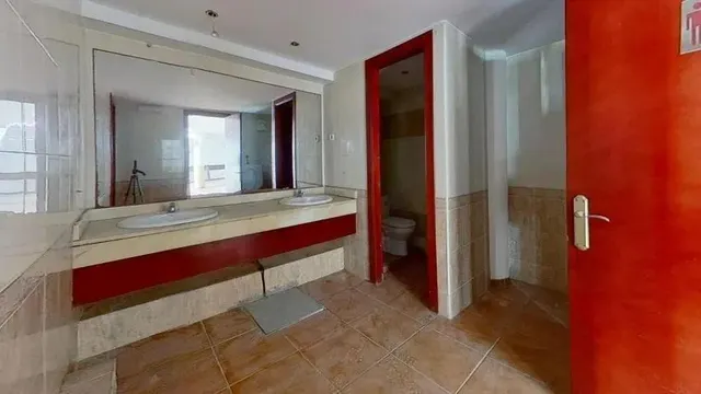 LOCAL EN VENTA EN EL PRAT DE LLOBREGAT (Barcelona). — 9