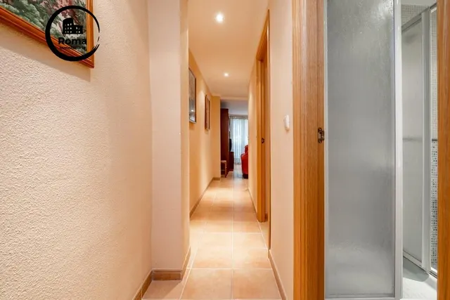 Piso en el centro de Granada, totalmente reformado con dos grandes dormitorios y un baño — 27