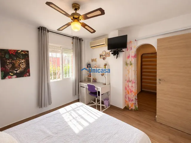 Casa con 3 dormitorios, espacio trasero y muchas posibilidades — 19