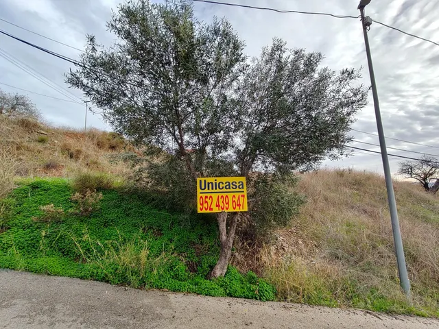 Oportunidad Única: Parcela Urbanizable de 2042m2 en Junta de