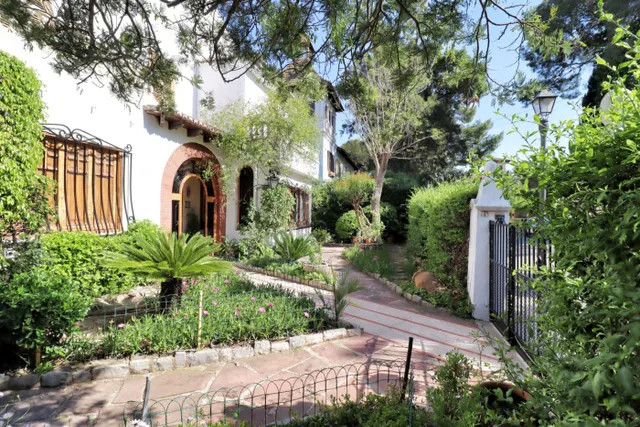 Villa en la zona Noble de Rocafort — 8
