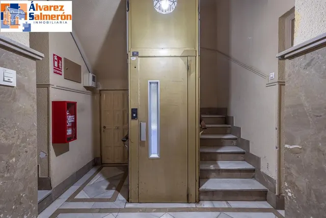 PISO COMPLETAMENTE REFORMADO EN CALLE RECOGIDAS — 35