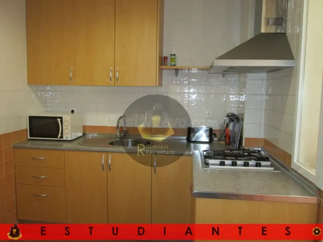 EST/ Piso amueblado para ESTUDIANTES con TRES dormitorios en - foto 3