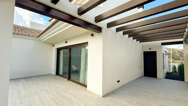 ¡LLAVES EN MANO! Villa de obra nueva con piscina y jardín pr - foto 5