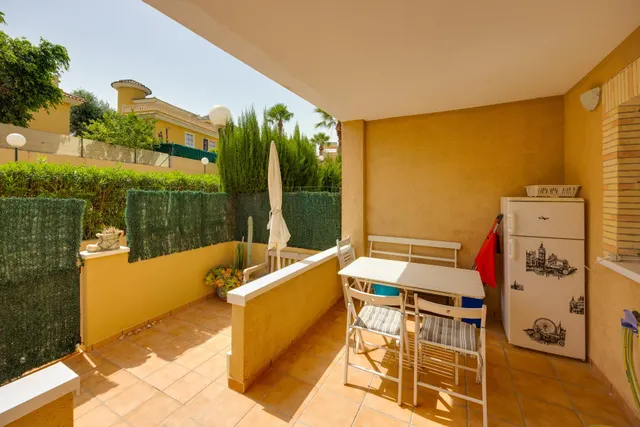 Bungalow de dos dormitorios y piscina comunitaria en Orihuela Costa — 27