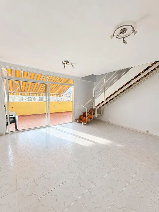 Dúplex de 3 habitaciones con gran terraza, piscina y aparcam - foto 3