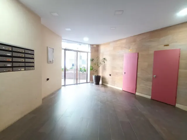 Garaje cerrado en Granada zona Zaidin, 12.80 m. de superficie. — 26