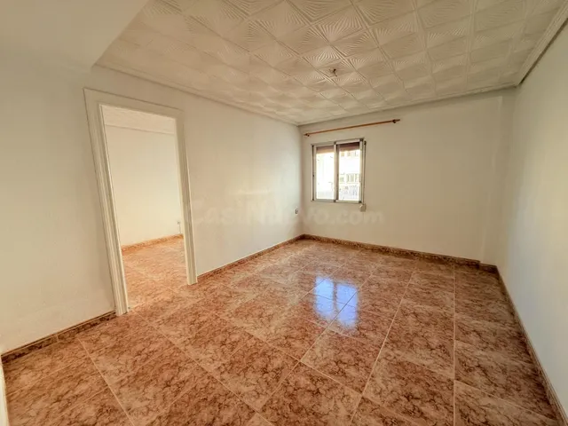 PISO EN BUENA ZONA, METRO AMISTAT, MUY LUMINOSO, A POCA DIST - foto 2