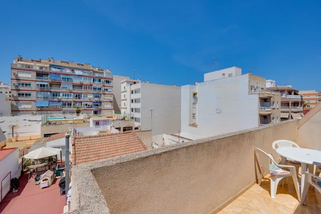 Atico de 3 Dormitorios en Residencial con Piscina en Torrevieja — 9