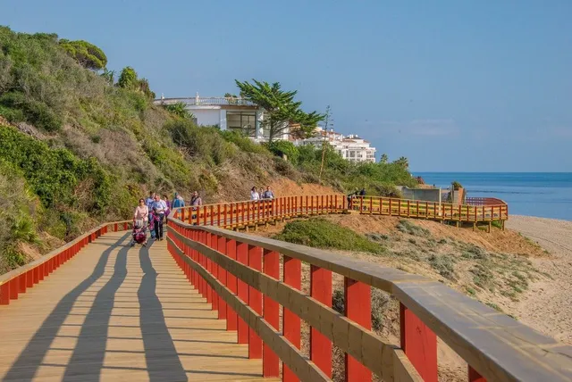 *** 1ª PLANTA A LA VENTA FRENTE A LA PLAYA, CON MAGNIFICAS VISTAS AL MAR Y ORIENTADO AL SUR. — 21