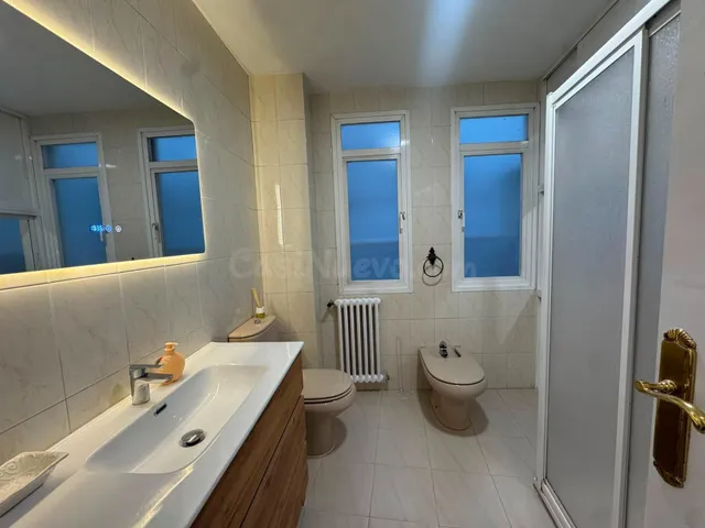Amplias habitaciones en Alquiler en Piso en la Zona de La Pl - foto 5