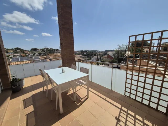 Casa con vistas panorámicas, placas solares y gran terraza en Mas Trader, Cubelles — 8