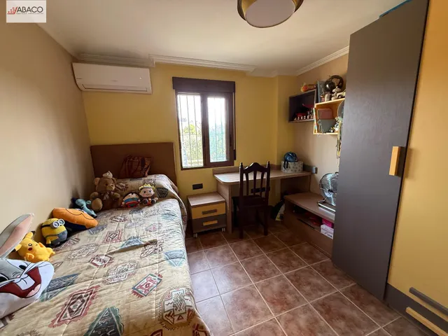 Chalet con 2 viviendas y amplia parcela en la Alcoraya — 28