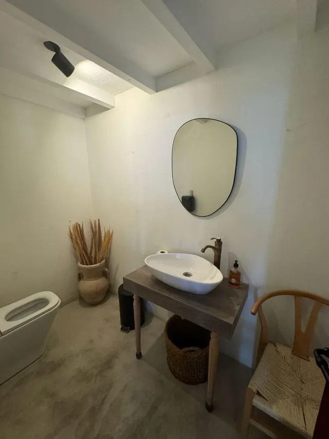 AMPLIO LOCAL EN VENTA EN NOGALERA — 23