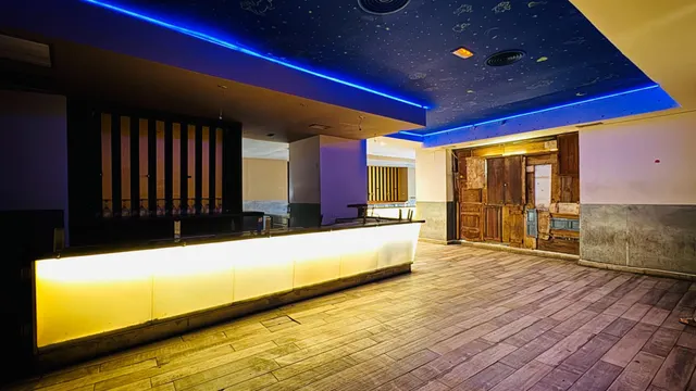 ¡Oportunidad única de inversión en la costa de Valencia! Se traspasa/vende excepcional local comercial con licencia definitiva de Pub en la codiciada Playa de Cullera. — 14