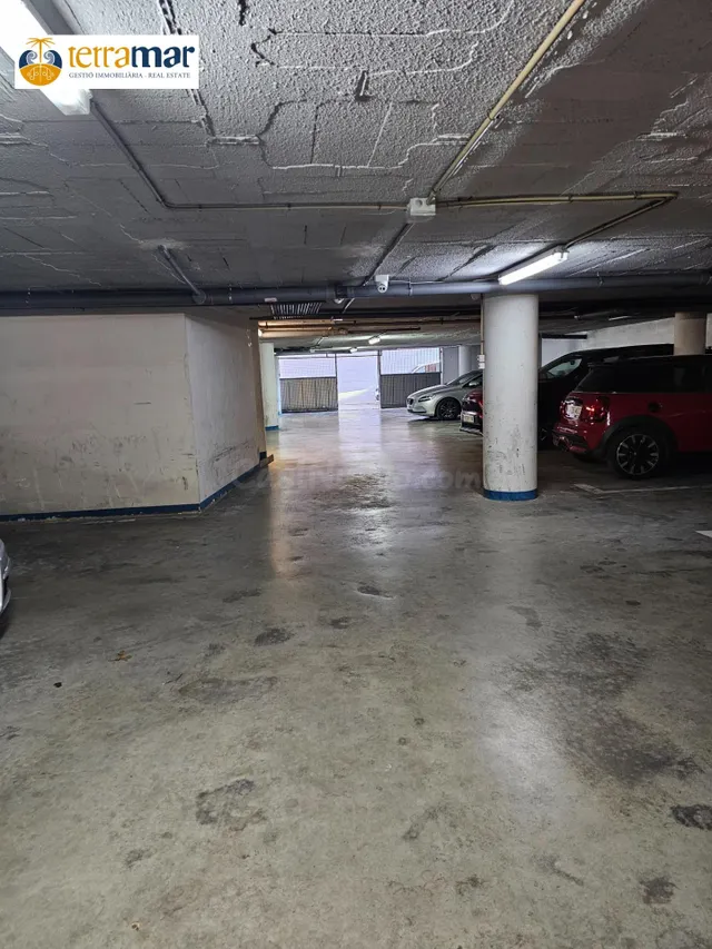 Plaza de parking junto a la estación de tren renfe - Castelldefels — 3