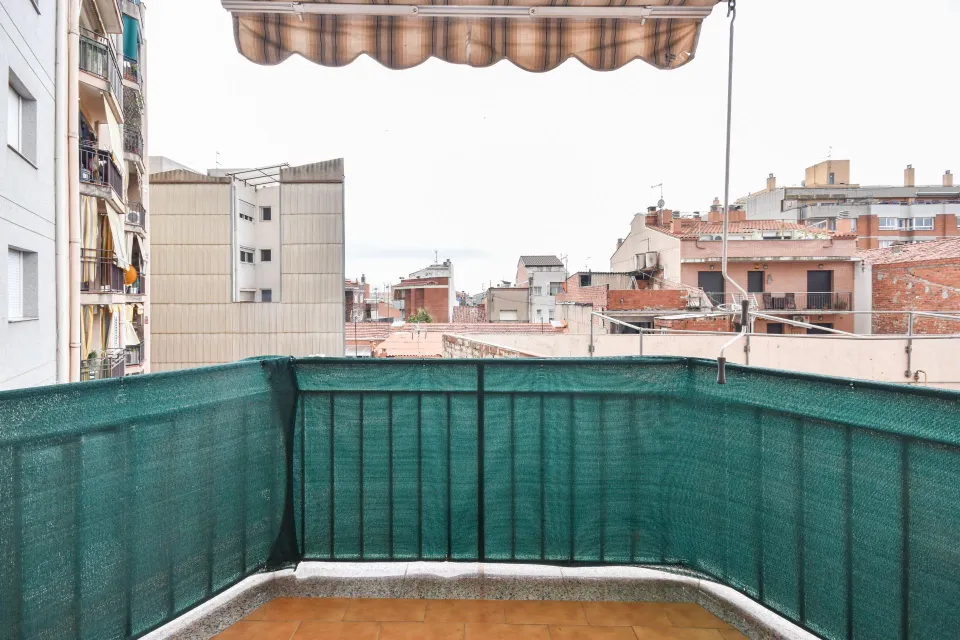 Piso en sant pere de 3 habitaciones y balcón con orientación sur