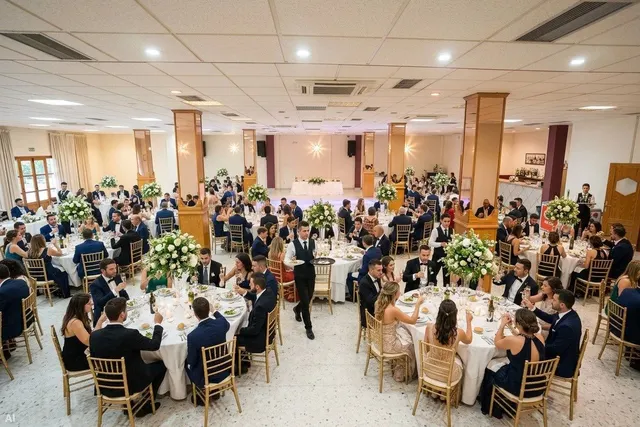 Local comercial de hostelería con gran terraza y salón de eventos en Guadiana. — 39