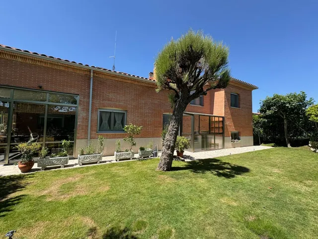 Urbis te ofrece un chalet en venta en la zona de Los Almendros, Villamayor, Salamanca. — 7