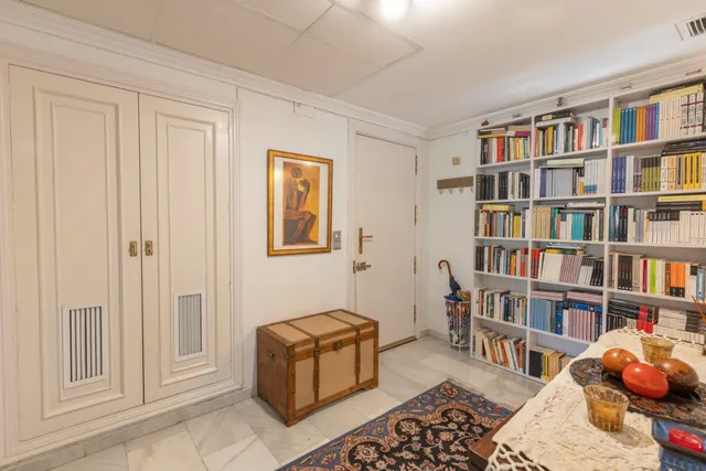 Exclusivo piso señorial con terraza en el Paseo del Salón (Cuesta de Escoriaza), con cochera y trastero. — 20