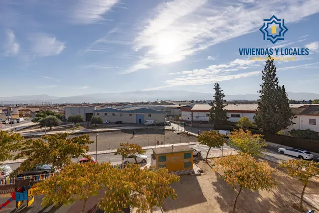 Amplia adosada en una de las mejores zonas de Churriana de la Vega — 34