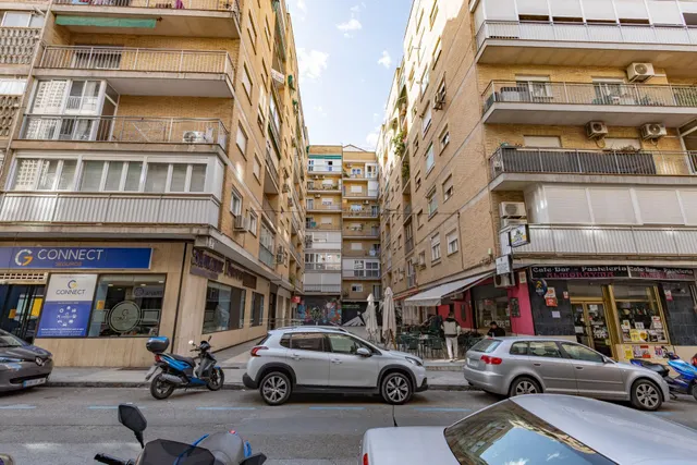Piso con terraza y gran potencial junto a Camino de Ronda — 39