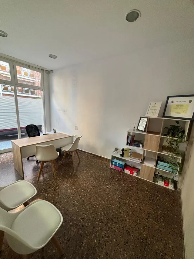 LOCAL COMERCIAL VACÍO  DE 33 METROS EN ALBORAYA IDEAL PARA DESPACHO — 7