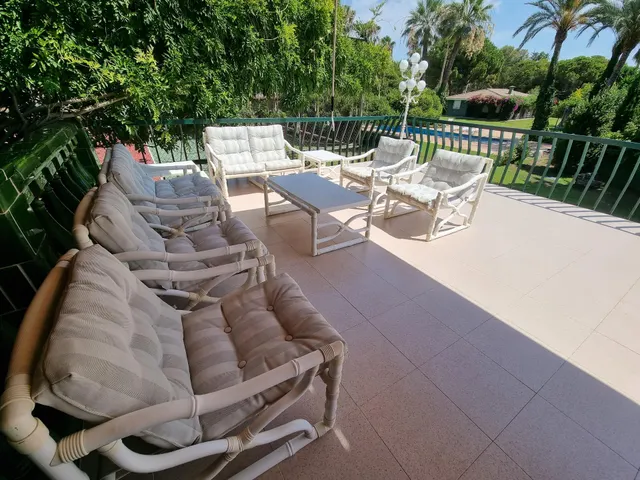 Chalet con patio, piscina, jardin, tenis, porche ,bodega  y garage — 10