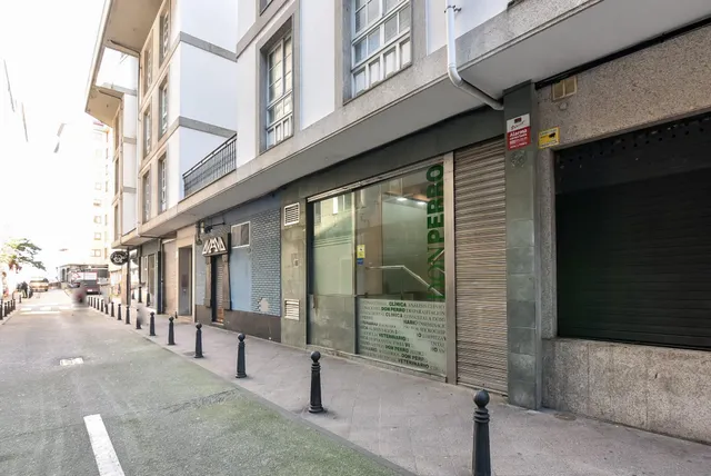 Local comercial en el centro. — 11