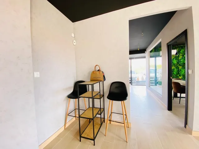 Local comercial 81m² en venta - Villamartín-Las Filipinas — 37