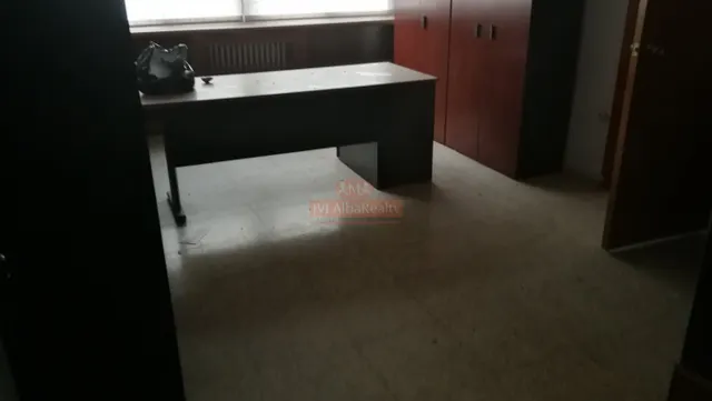 OCASION! SE ALQUILA GRAN ENTREPLANTA CON DIVERSOS DESPACHOS Y OFICINAS, EN EL CORAZON DE ALBACETE — 50