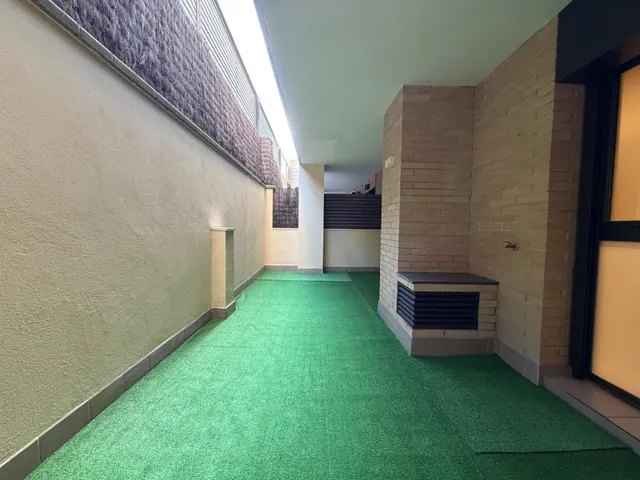 Planta baja con patio privado en Creu Alta, Carrer Canonge Joncar con Carrer Vilacinca – 2 habitaciones, 2 baños y espacio exterior propio — 7