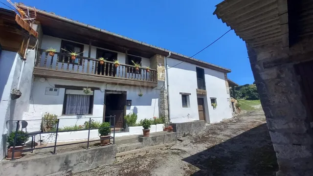 Casa con terreno en Santillana del mar