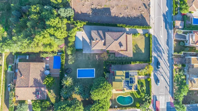 Más que una villa señorial: un oasis de 2.700 m2 a 600 metro - foto 4