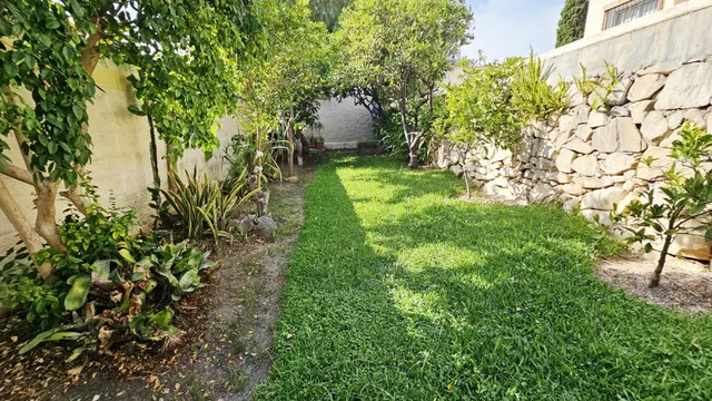 Encantador Chalet de 2 Plantas con Amplios Espacios y Terrazas — 11