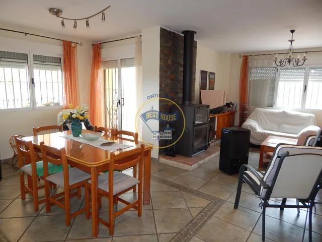 CHALET CON PISCINA Y VISTAS PRIVILEGIADAS. — 2
