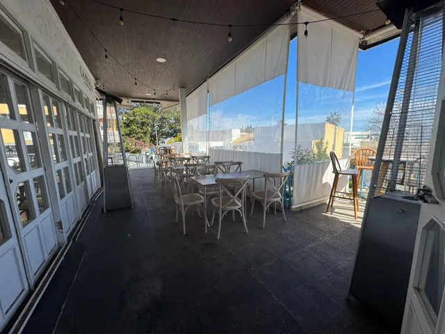 AMPLIO LOCAL EN VENTA EN NOGALERA — 13