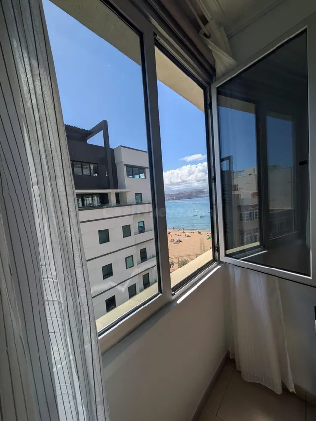 SE ALQUILA PISO POR TEMPORADA CON VISTAS AL MAR EN PLAYA LAS - foto 3