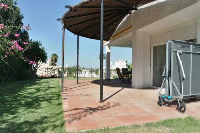 Impresionante chalet con piscina y en zona con campo de golf — 12