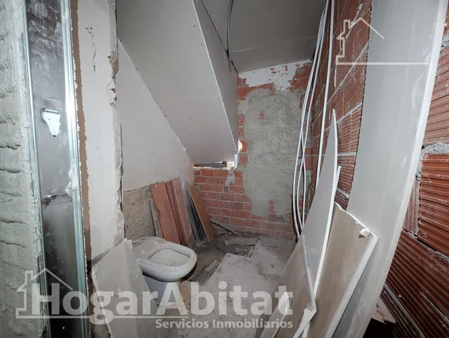 ¡MAGNÍFICA VIVIENDA! ACOGEDORA Y LUMINOSA CON TERRAZA Y BALCÓN, EN EL CENTRO — 32