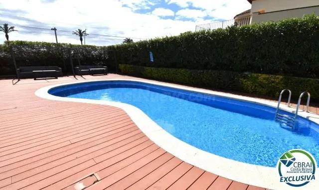 EMPURIABRAVA: Exclusivo complejo de seis casas con amarre en - foto 3