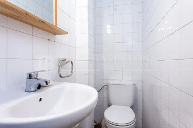 PISO CON MUCHAS POSIBILIDADES EN PLAZA CATALANA — 21